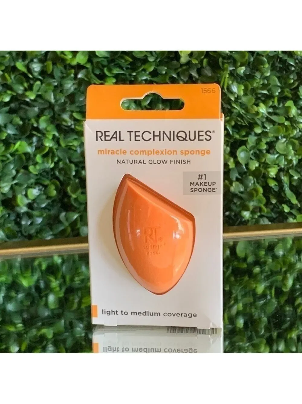 Real Techniques Miracle Complexion Sponge Makeup Blender | NEW